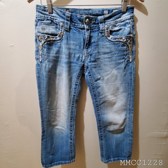 Women's Miss Me Signature Cuffed Capris - Picture 3 of 8